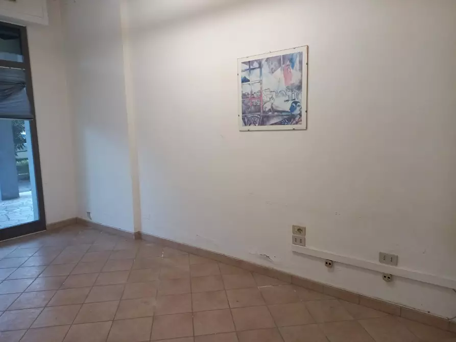 Immagine 3 di Locale commerciale in affitto  a Pisa