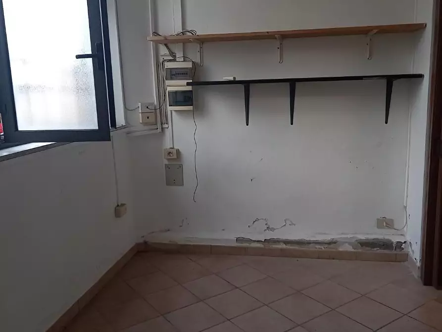 Immagine 8 di Locale commerciale in affitto  a Pisa