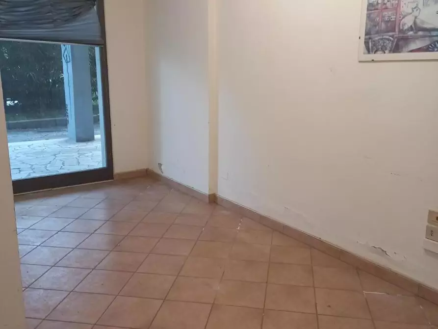 Immagine 2 di Locale commerciale in affitto  a Pisa