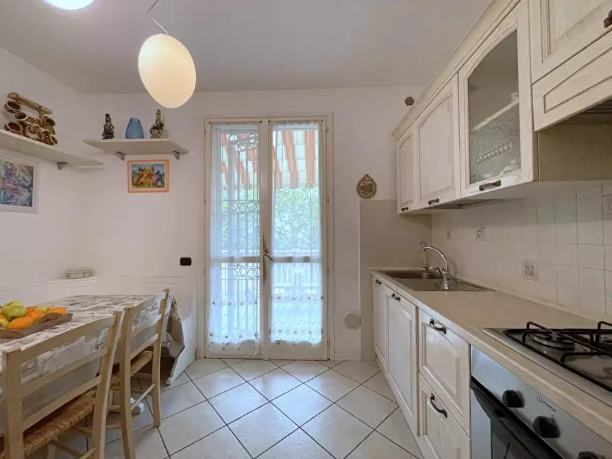 Immagine 8 di Villetta a schiera in vendita  a Camaiore