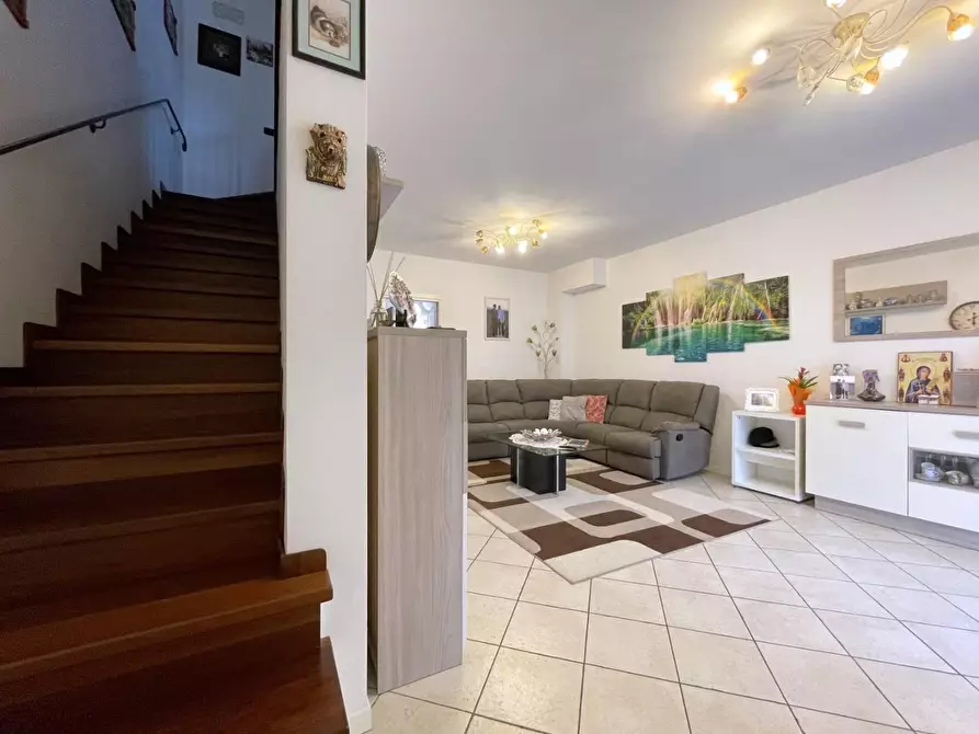 Immagine 2 di Villetta a schiera in vendita  a Camaiore