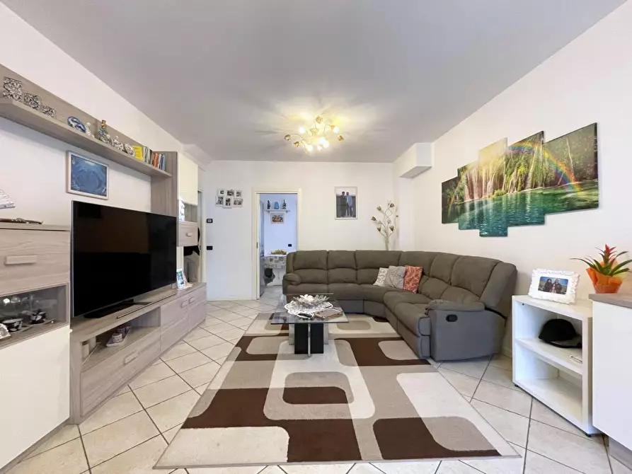 Immagine 3 di Villetta a schiera in vendita  a Camaiore