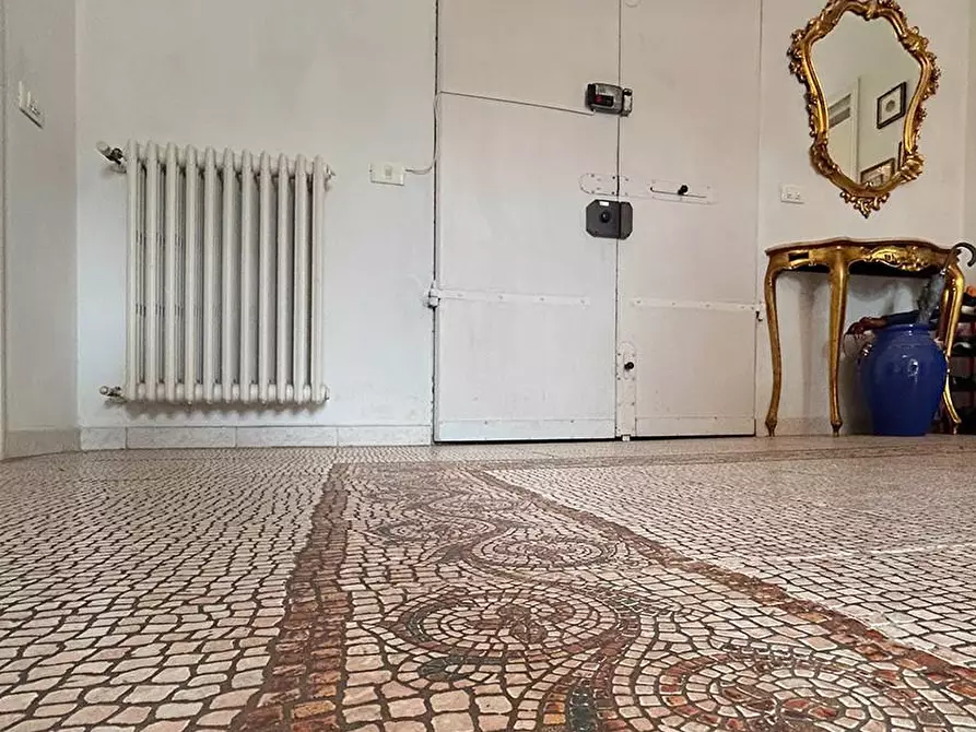 Immagine 6 di Villa in vendita  a Livorno