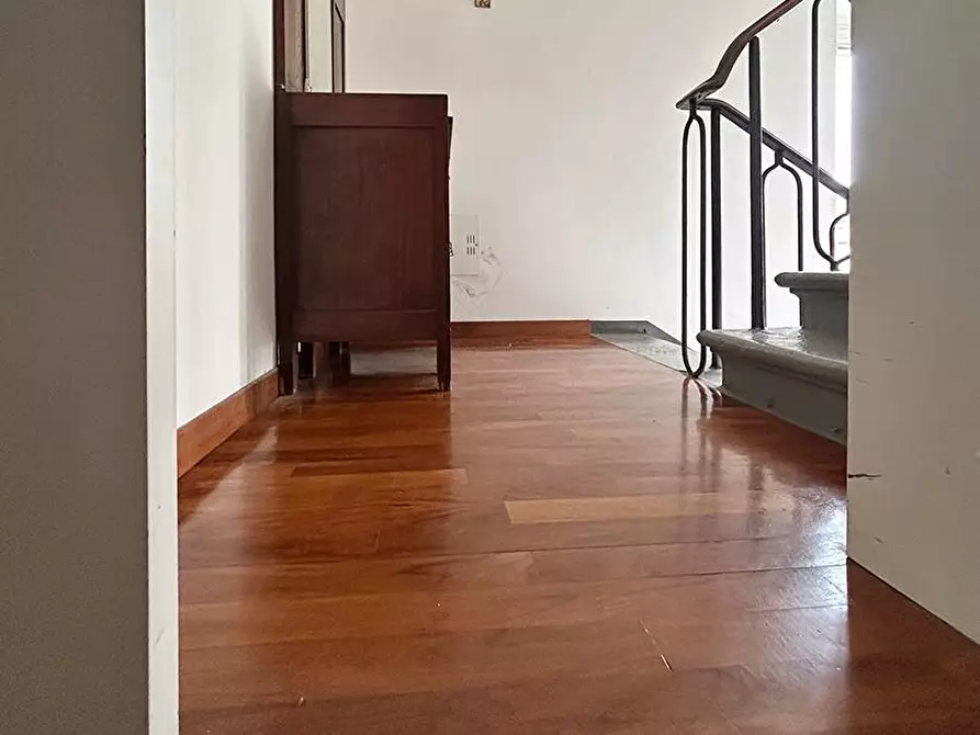 Immagine 17 di Villa in vendita  a Livorno