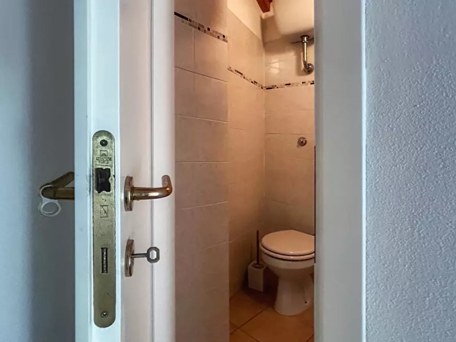 Immagine 33 di Villa in vendita  a Livorno