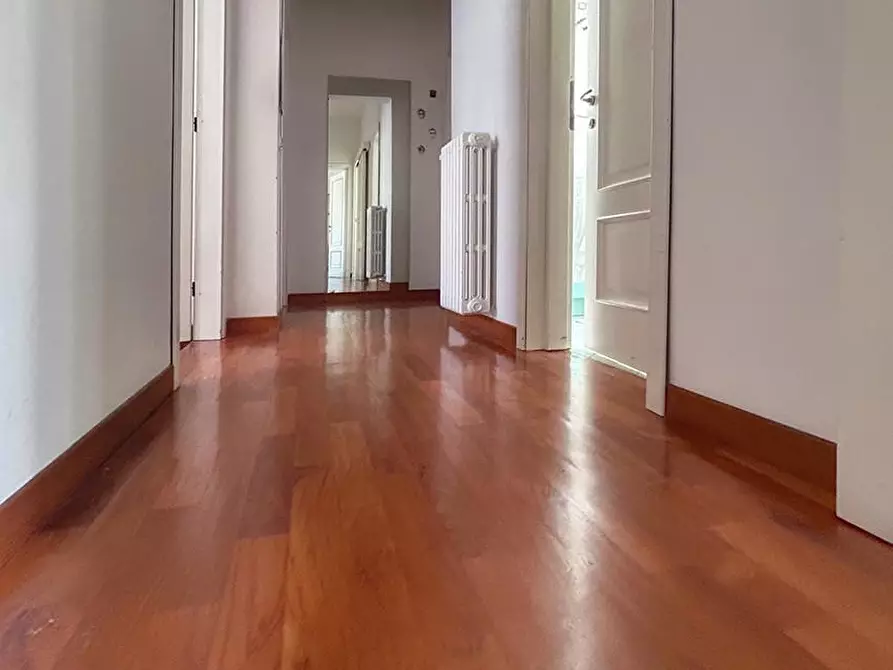 Immagine 18 di Villa in vendita  a Livorno