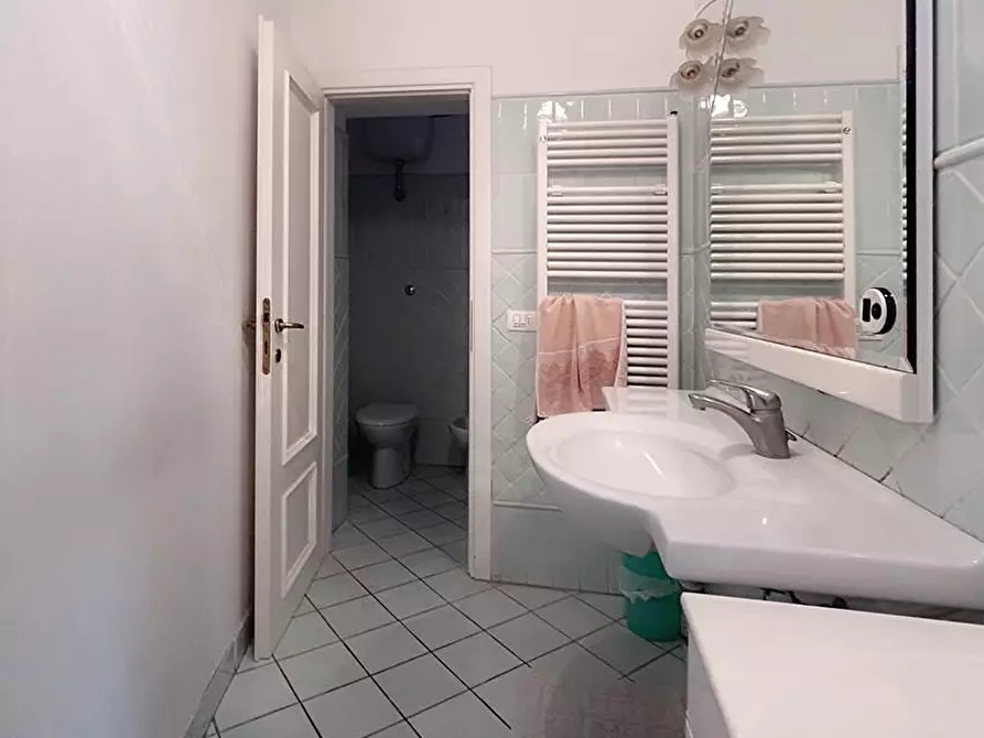 Immagine 27 di Villa in vendita  a Livorno