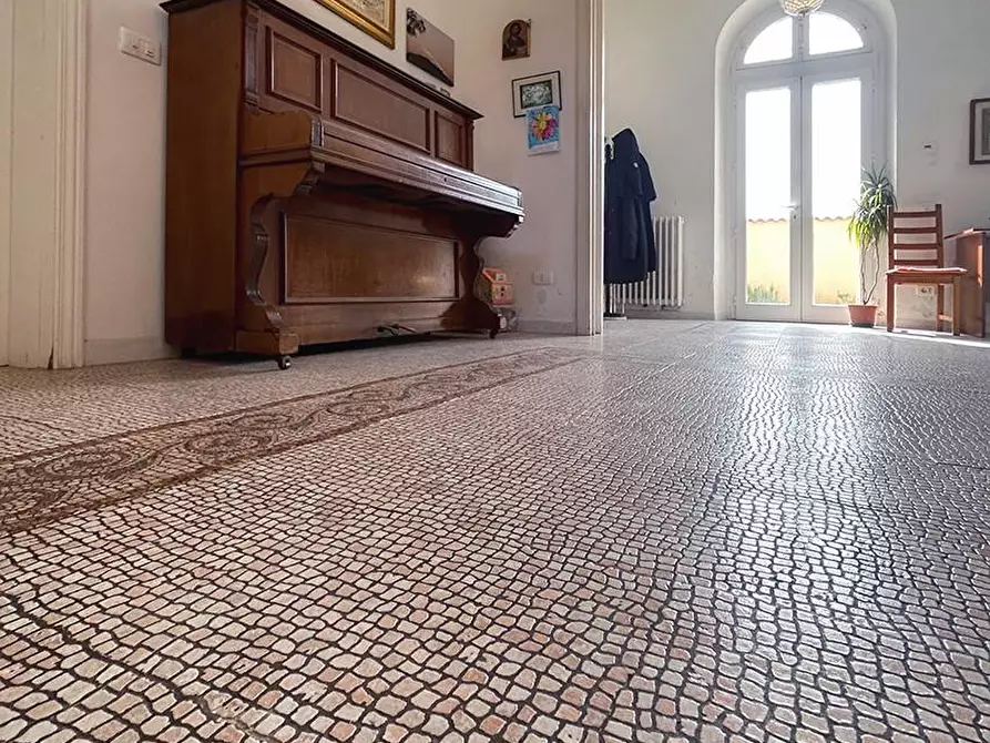 Immagine 5 di Villa in vendita  a Livorno