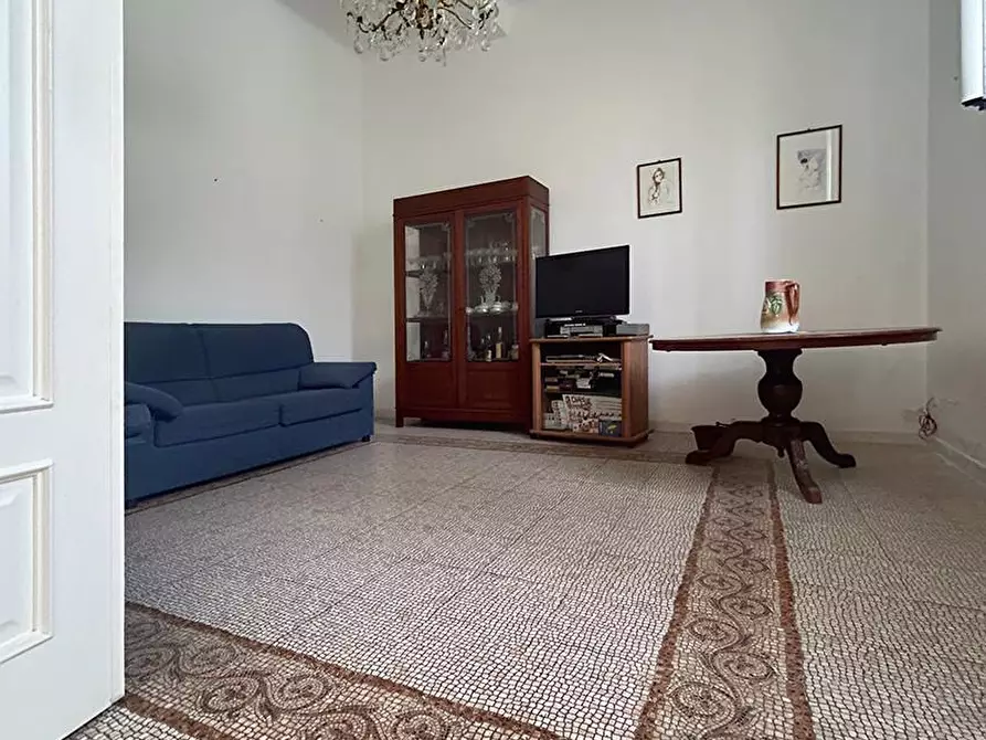 Immagine 9 di Villa in vendita  a Livorno