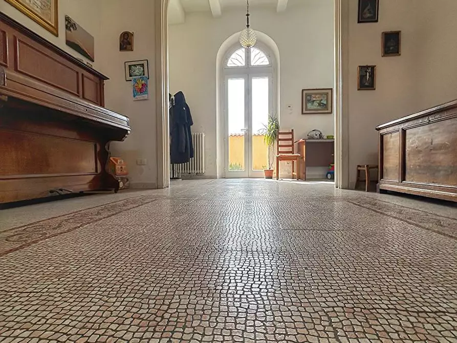 Immagine 4 di Villa in vendita  a Livorno