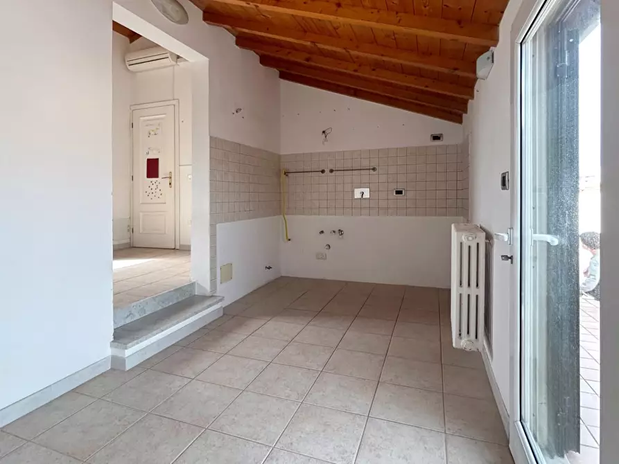 Immagine 32 di Villa in vendita  a Livorno