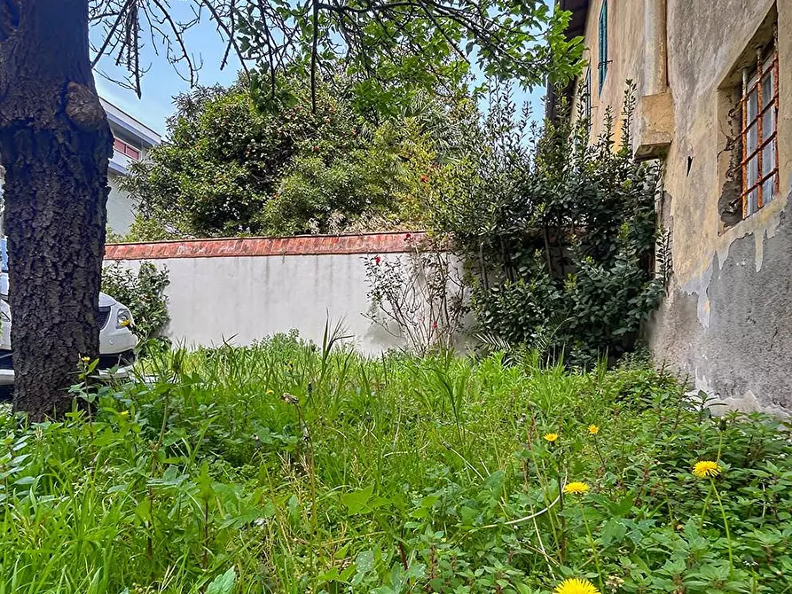 Immagine 39 di Villa in vendita  a Livorno