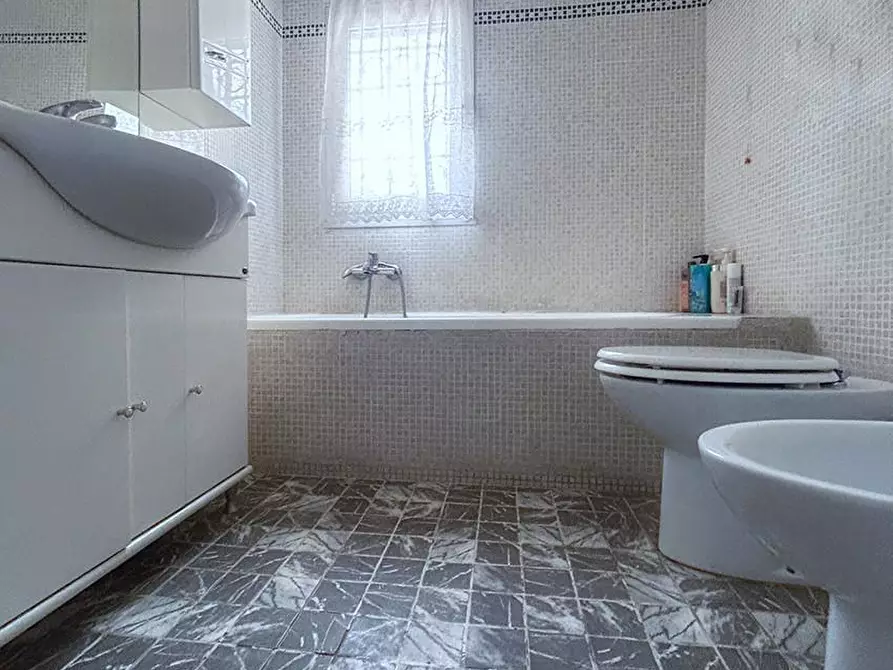 Immagine 26 di Villa in vendita  a Livorno