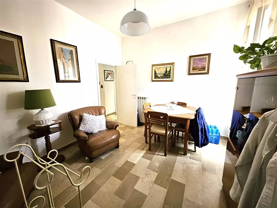 Immagine 3 di Appartamento in vendita  a Massa