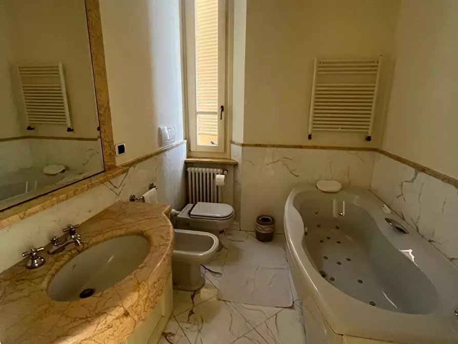 Immagine 15 di Appartamento in affitto  a Pietrasanta