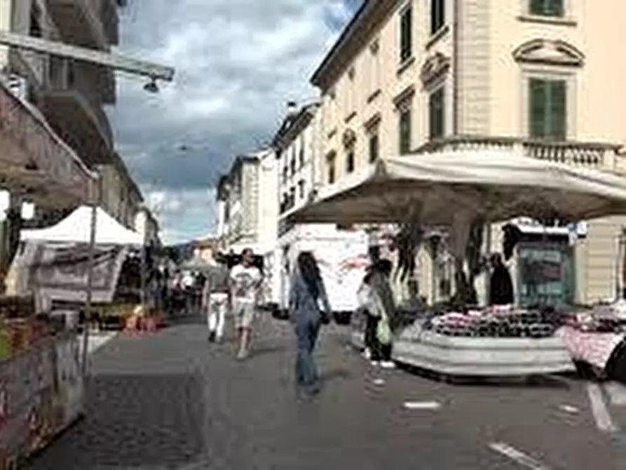 Immagine 6 di Locale commerciale in affitto  a Lucca