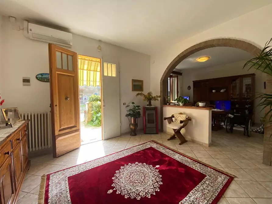 Immagine 2 di Villa in vendita  a San Miniato