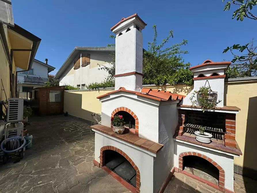 Immagine 28 di Villa in vendita  a Viareggio