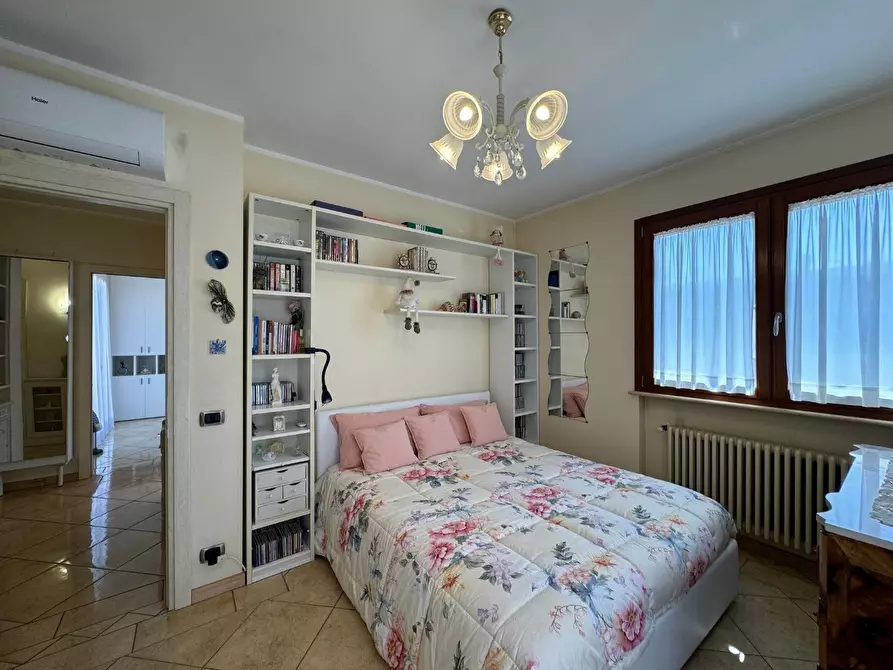 Immagine 19 di Villa in vendita  a Viareggio