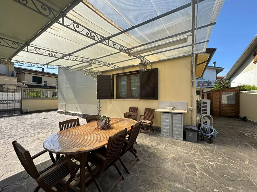 Immagine 27 di Villa in vendita  a Viareggio