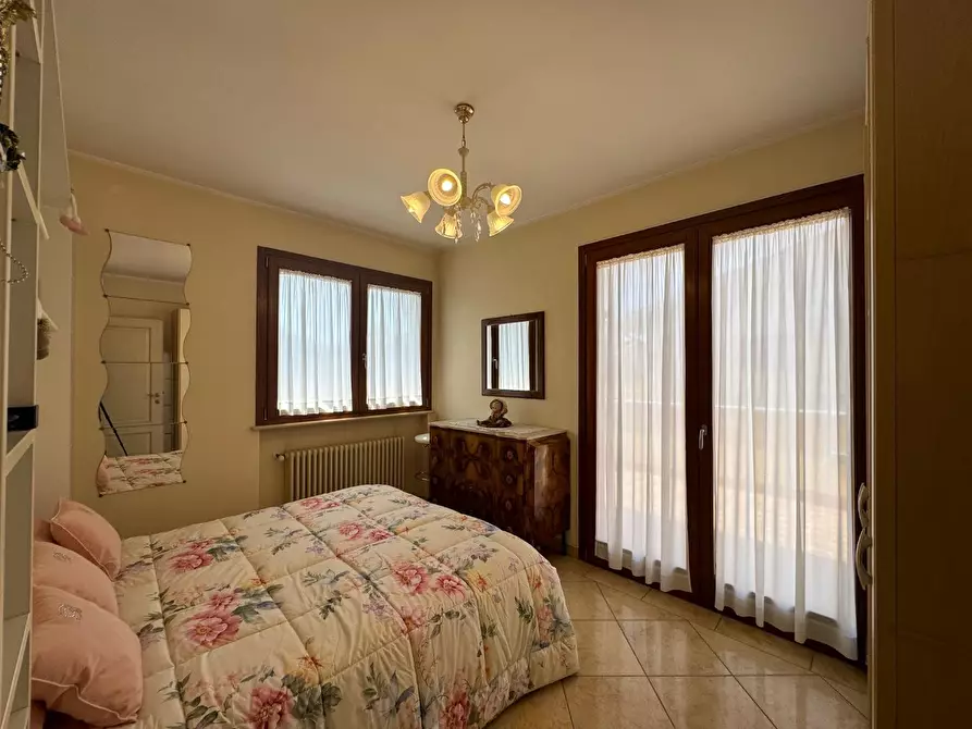 Immagine 18 di Villa in vendita  a Viareggio