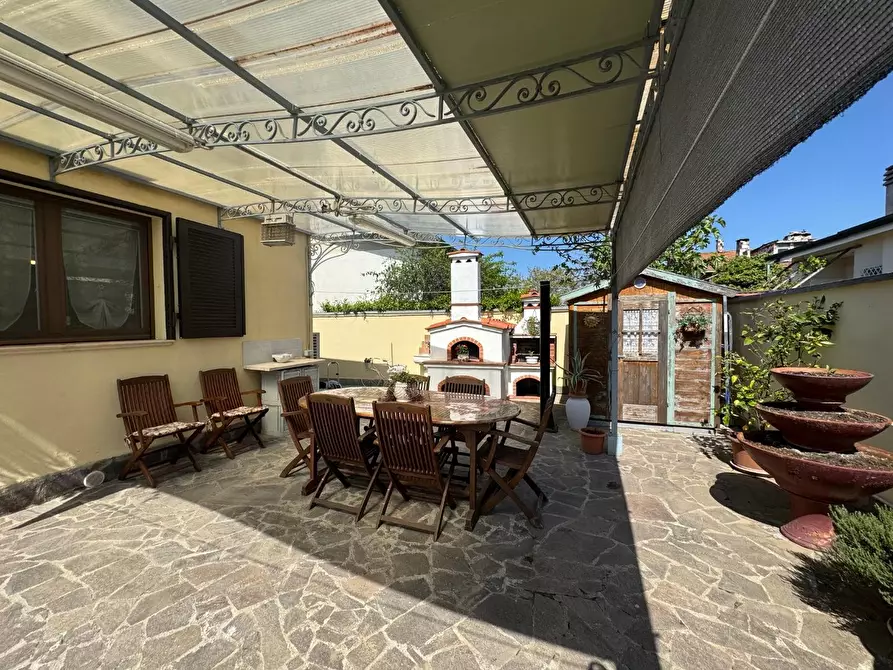 Immagine 26 di Villa in vendita  a Viareggio