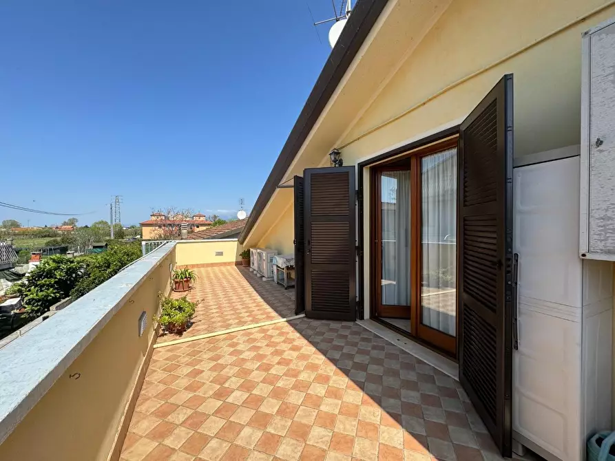 Immagine 24 di Villa in vendita  a Viareggio