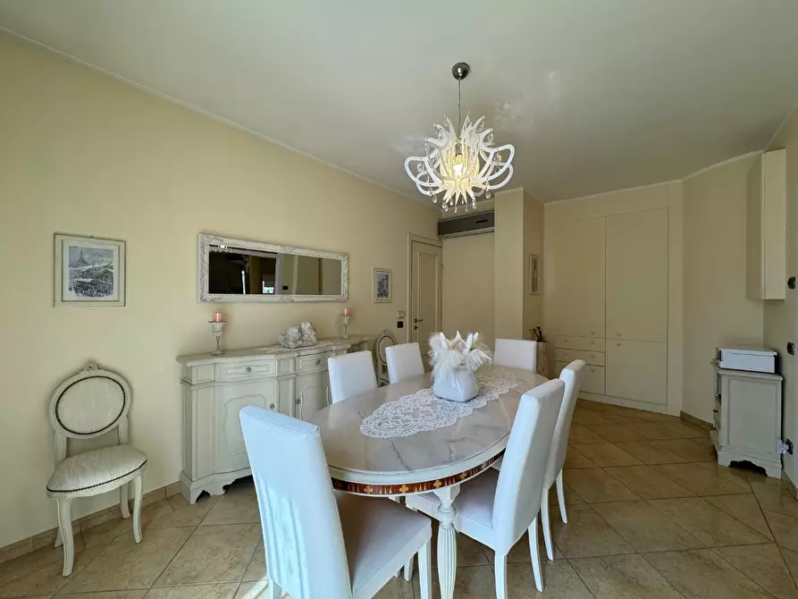 Immagine 10 di Villa in vendita  a Viareggio