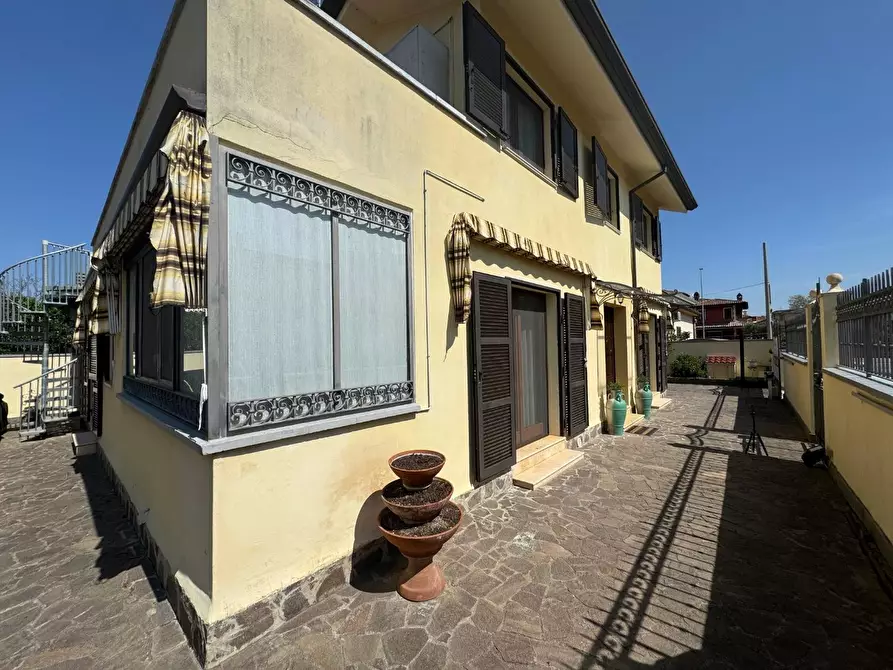 Immagine 29 di Villa in vendita  a Viareggio