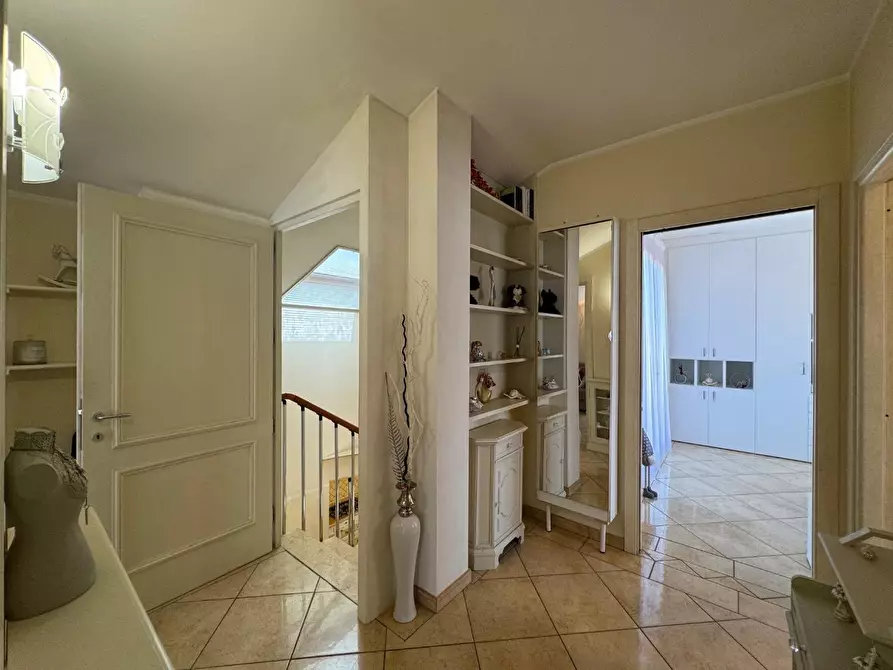 Immagine 15 di Villa in vendita  a Viareggio