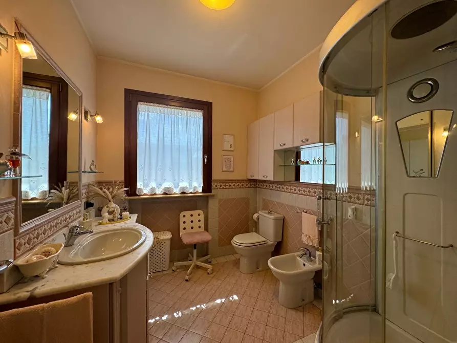 Immagine 23 di Villa in vendita  a Viareggio