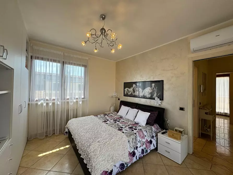 Immagine 21 di Villa in vendita  a Viareggio