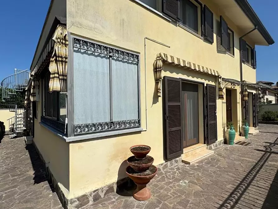 Immagine 30 di Villa in vendita  a Viareggio