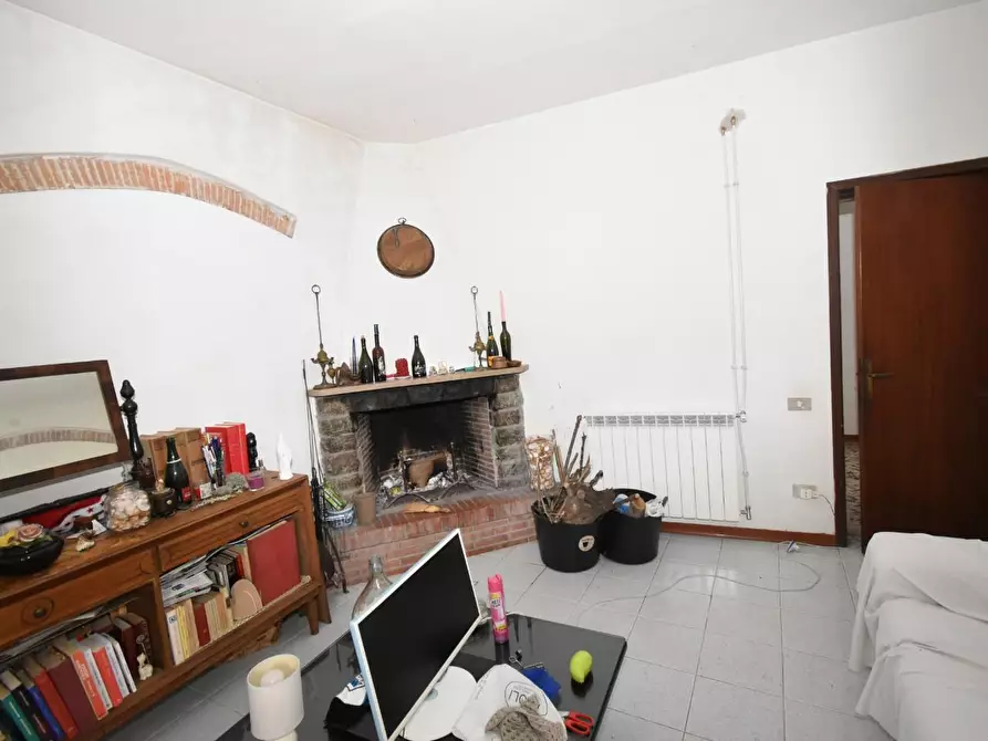 Immagine 1 di Villa in vendita  a Vecchiano