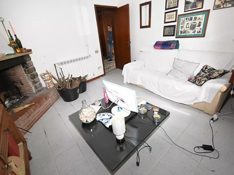 Immagine 4 di Villa in vendita  a Vecchiano