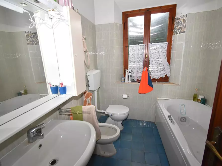 Immagine 19 di Villa in vendita  a Vecchiano