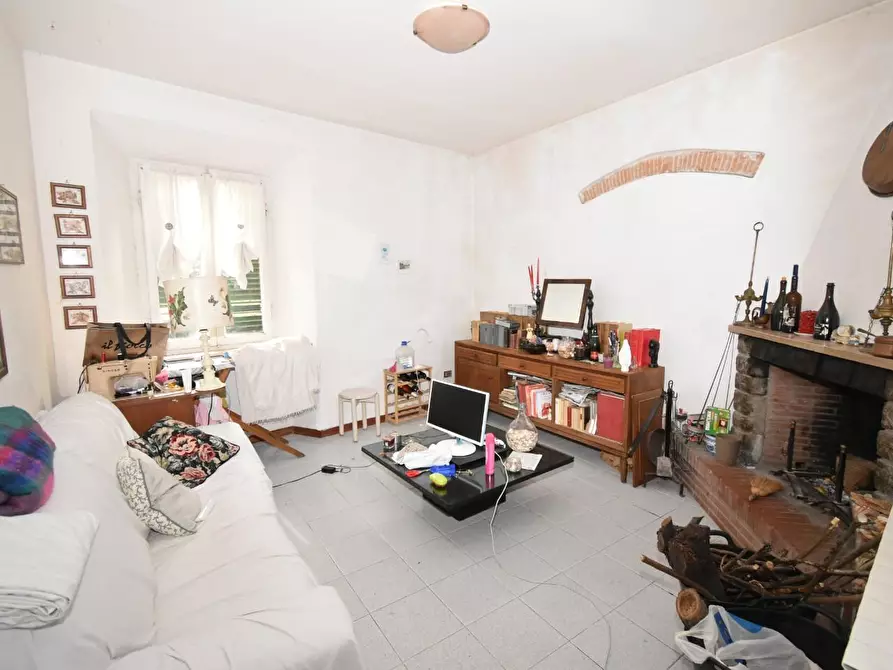 Immagine 2 di Villa in vendita  a Vecchiano