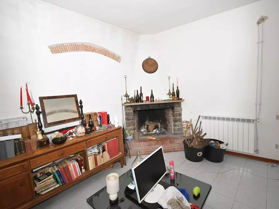 Immagine 3 di Villa in vendita  a Vecchiano