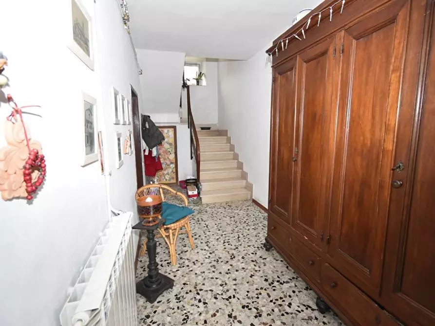 Immagine 7 di Villa in vendita  a Vecchiano