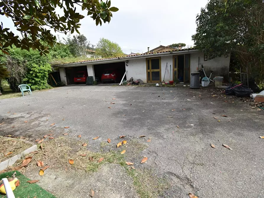 Immagine 31 di Villa in vendita  a Vecchiano