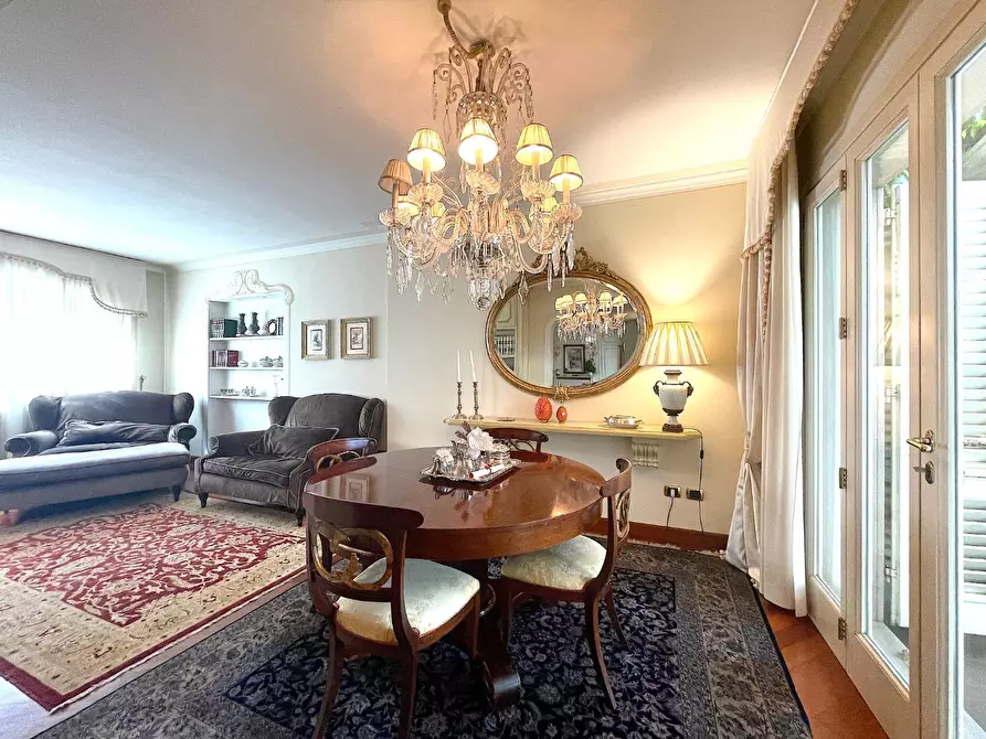 Immagine 4 di Villa in vendita  a Empoli