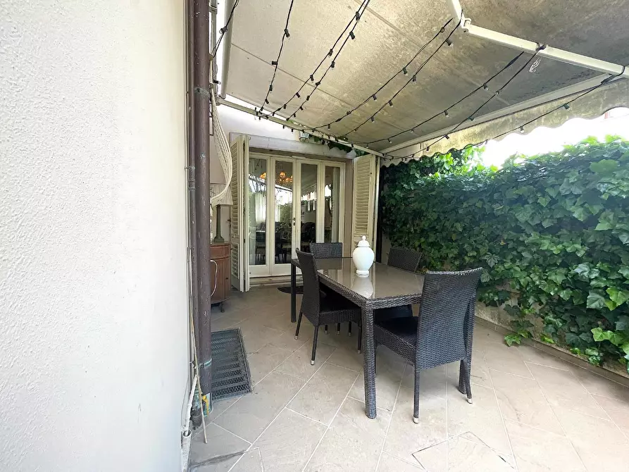 Immagine 11 di Villa in vendita  a Empoli