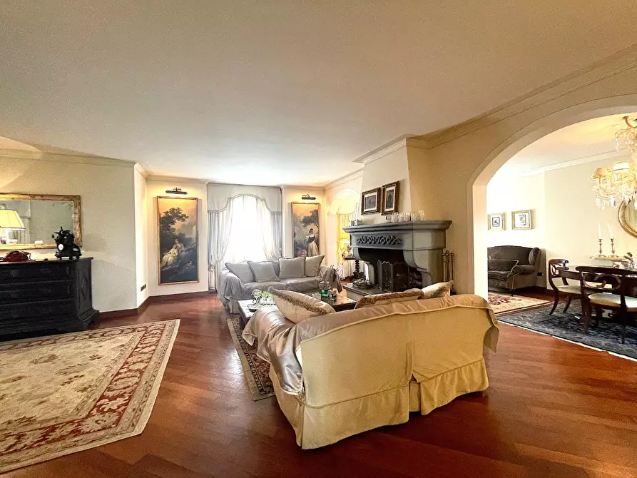 Immagine 3 di Villa in vendita  a Empoli