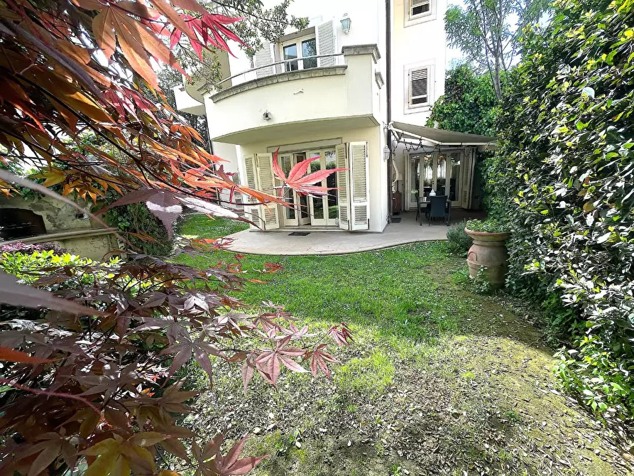 Immagine 10 di Villa in vendita  a Empoli