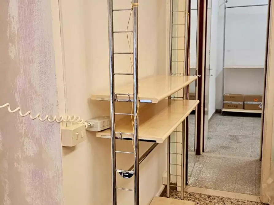 Immagine 16 di Negozio in vendita  a Camaiore