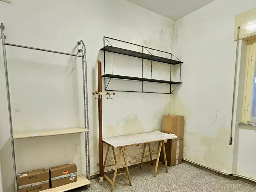 Immagine 25 di Negozio in vendita  a Camaiore