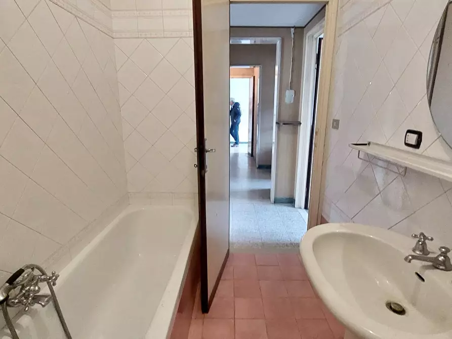 Immagine 25 di Villa in vendita  a Camaiore