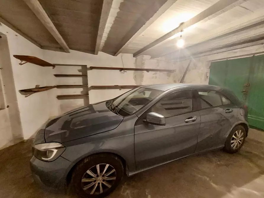 Immagine 10 di Villa in vendita  a Camaiore