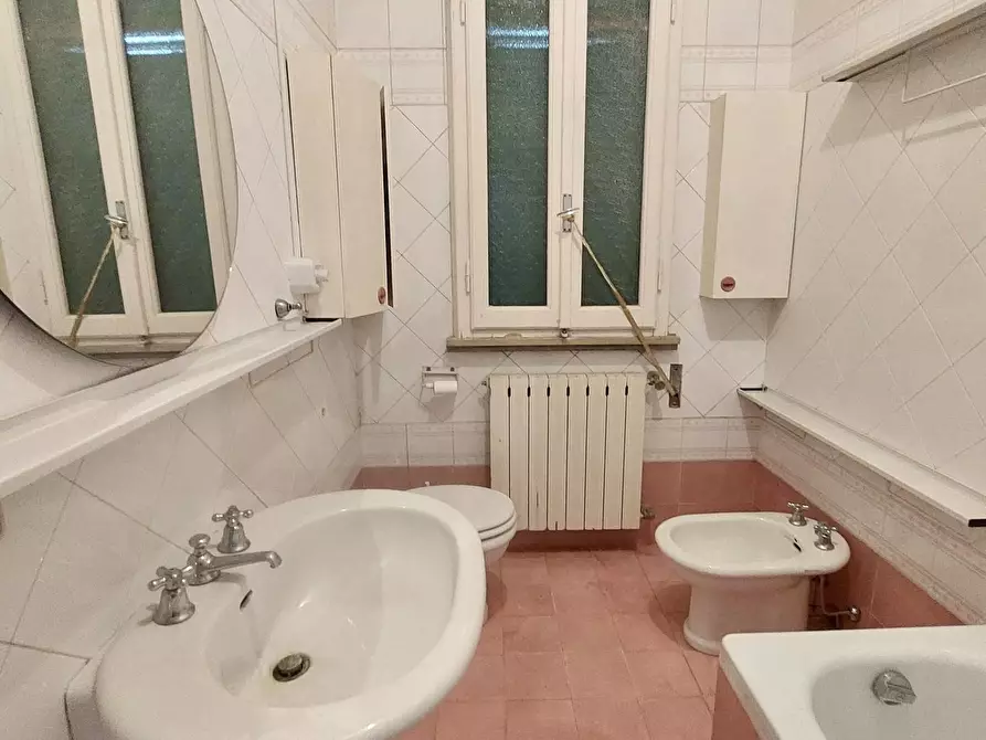 Immagine 24 di Villa in vendita  a Camaiore