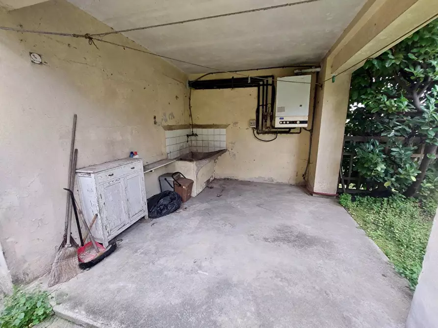 Immagine 3 di Villa in vendita  a Camaiore